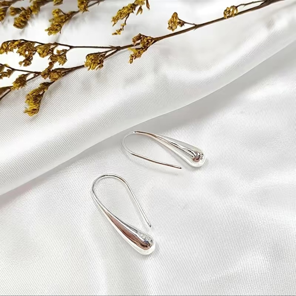 NWT 💧 1” STAMPED .925 STERLING SILVER WATER DROPLET TEAR DROP PIERCED EARRINGS - Picture 11 of 12